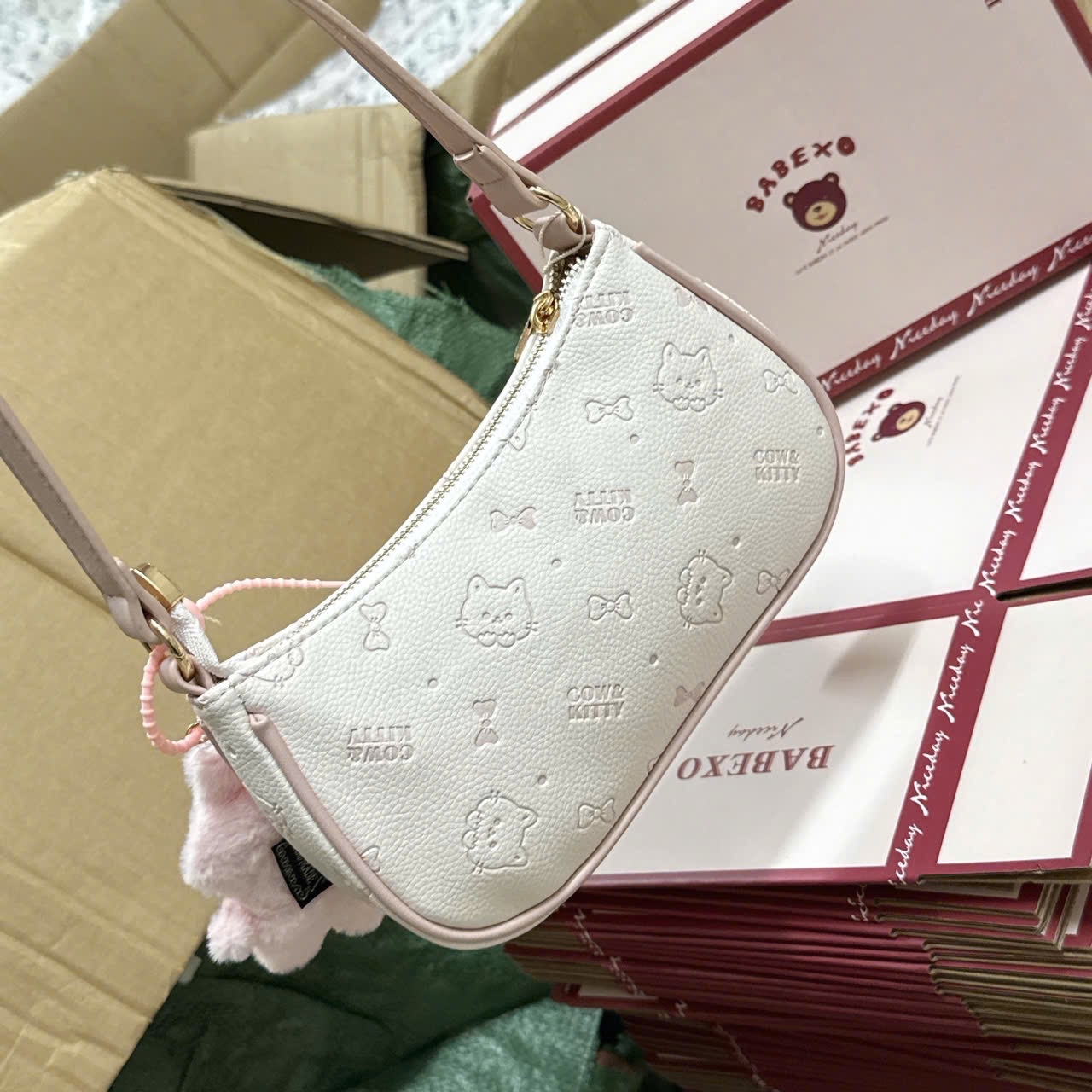 M8062 - TÚI KẸP NÁCH COW KITTY HỒNG fullbox