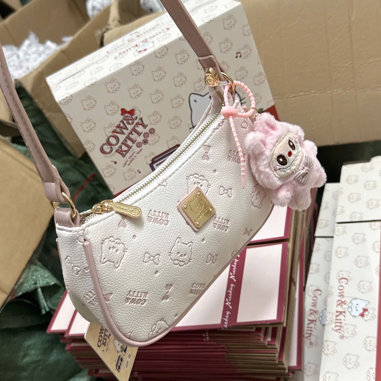 M8062 - TÚI KẸP NÁCH COW KITTY HỒNG fullbox