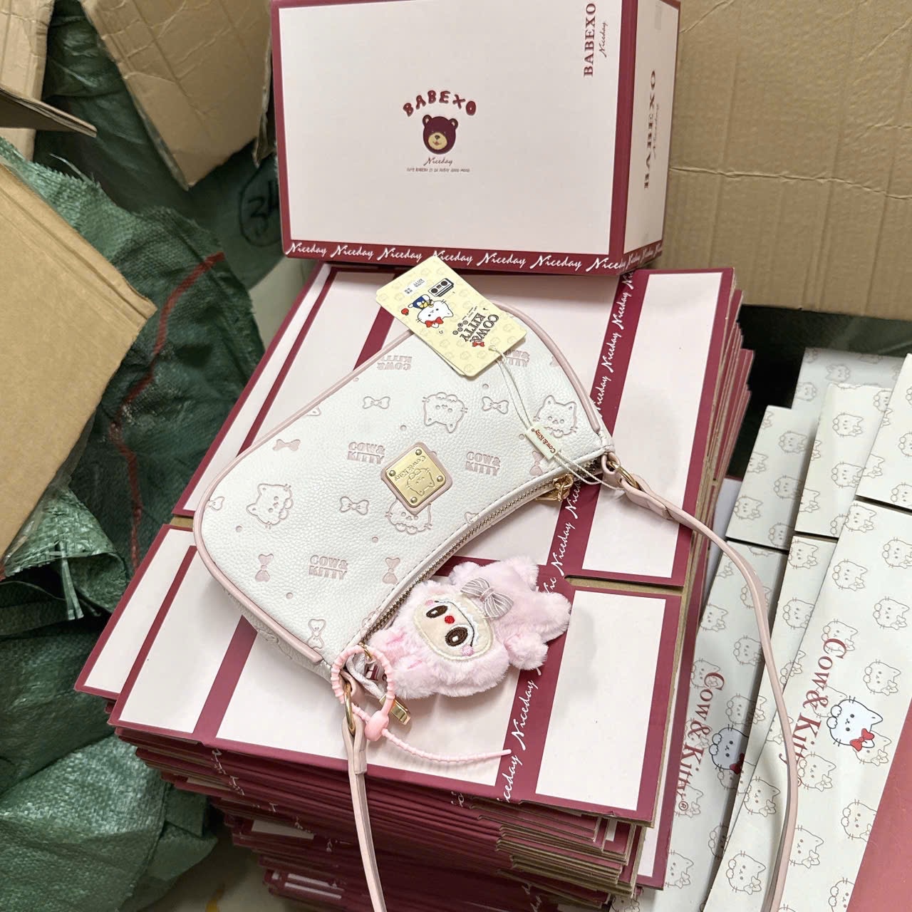 M8062 - TÚI KẸP NÁCH COW KITTY HỒNG fullbox