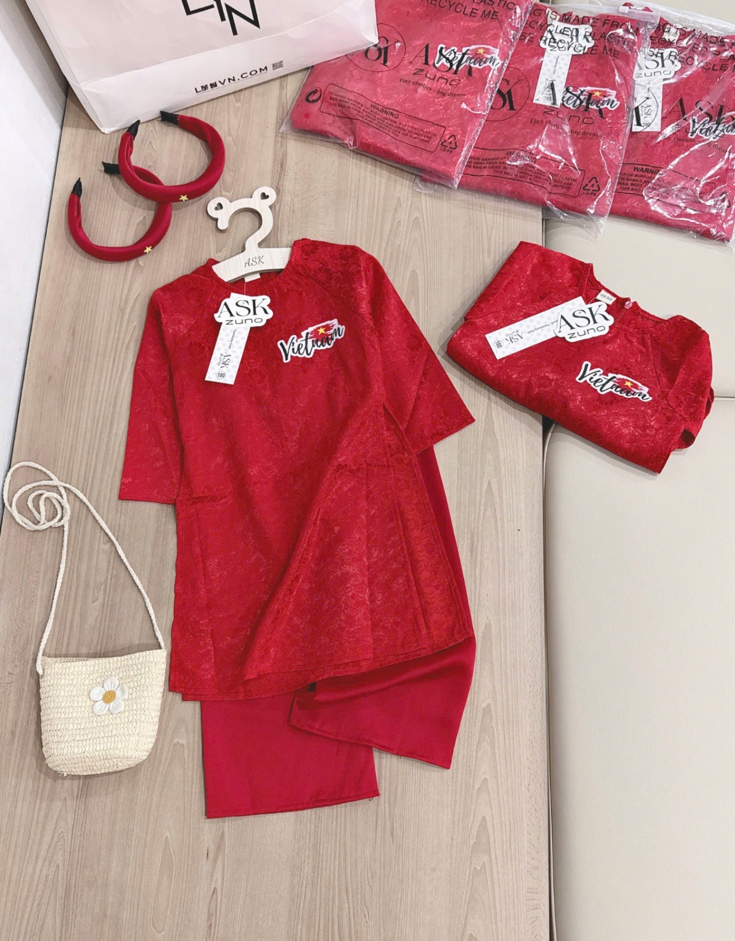 SET AO DÀI GẤM ĐỎ LOGO VIET NAM