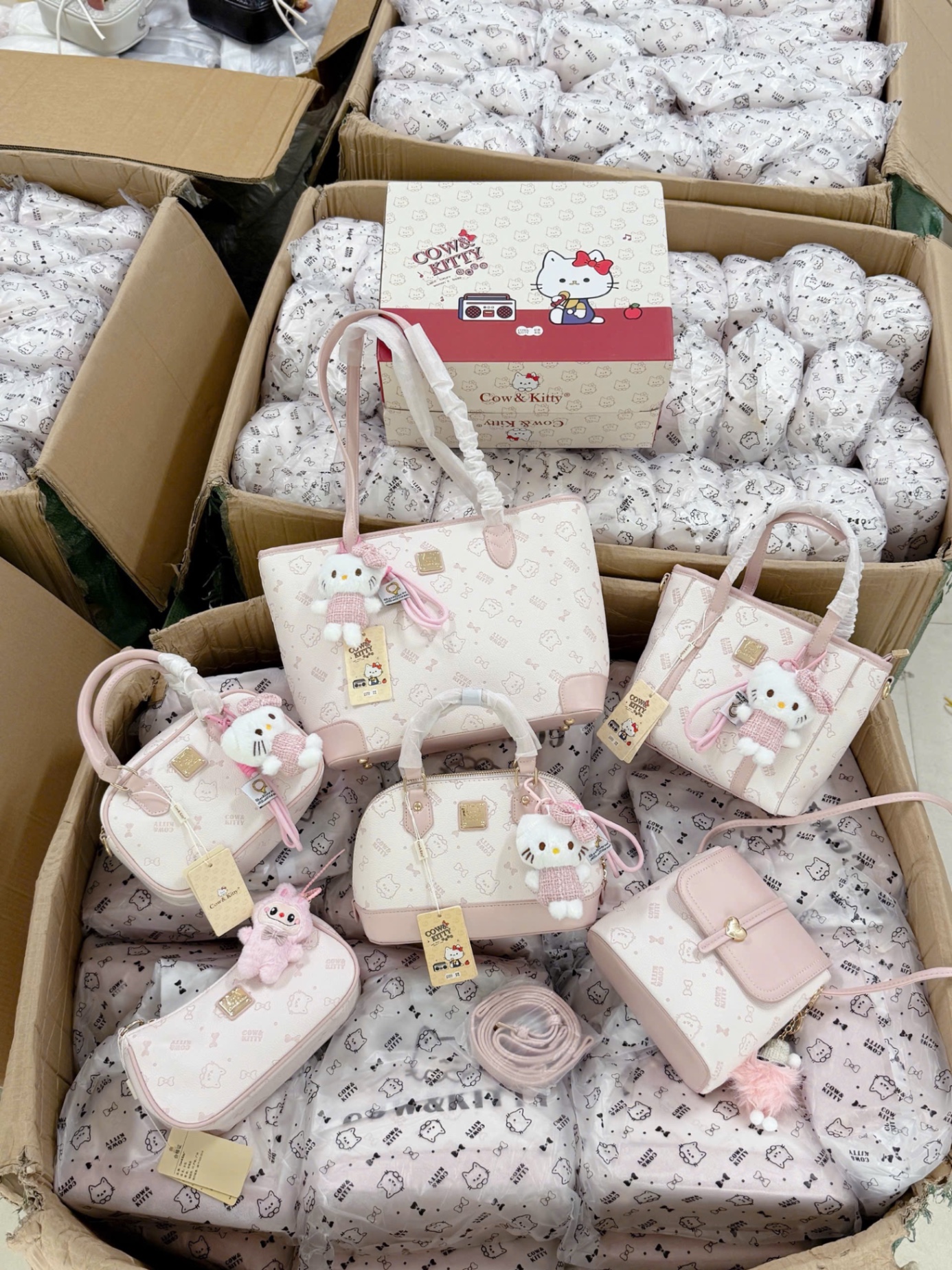 M8005 - TÚI COW KITTY TOTE HỒNG KÈM CHARM