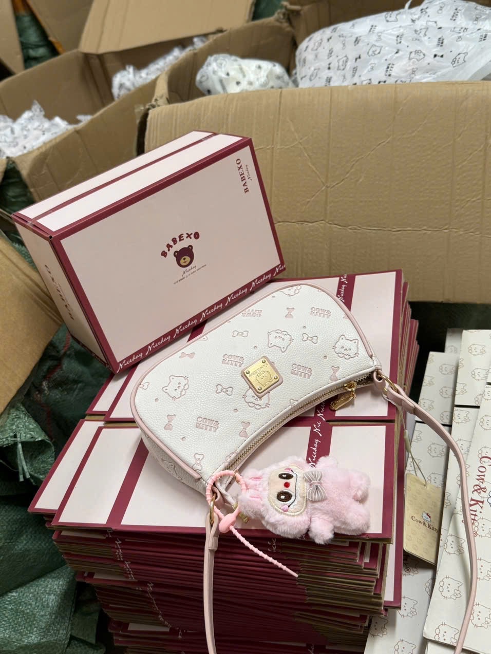 M8062 - TÚI KẸP NÁCH COW KITTY HỒNG fullbox