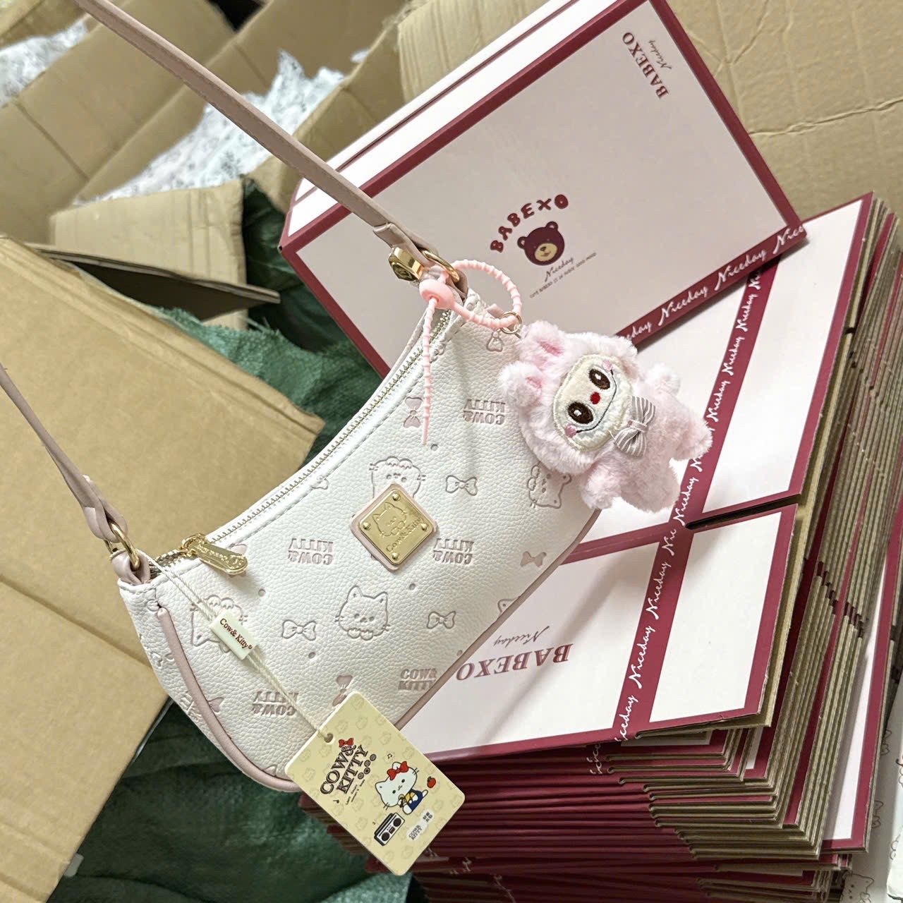 M8062 - TÚI KẸP NÁCH COW KITTY HỒNG fullbox