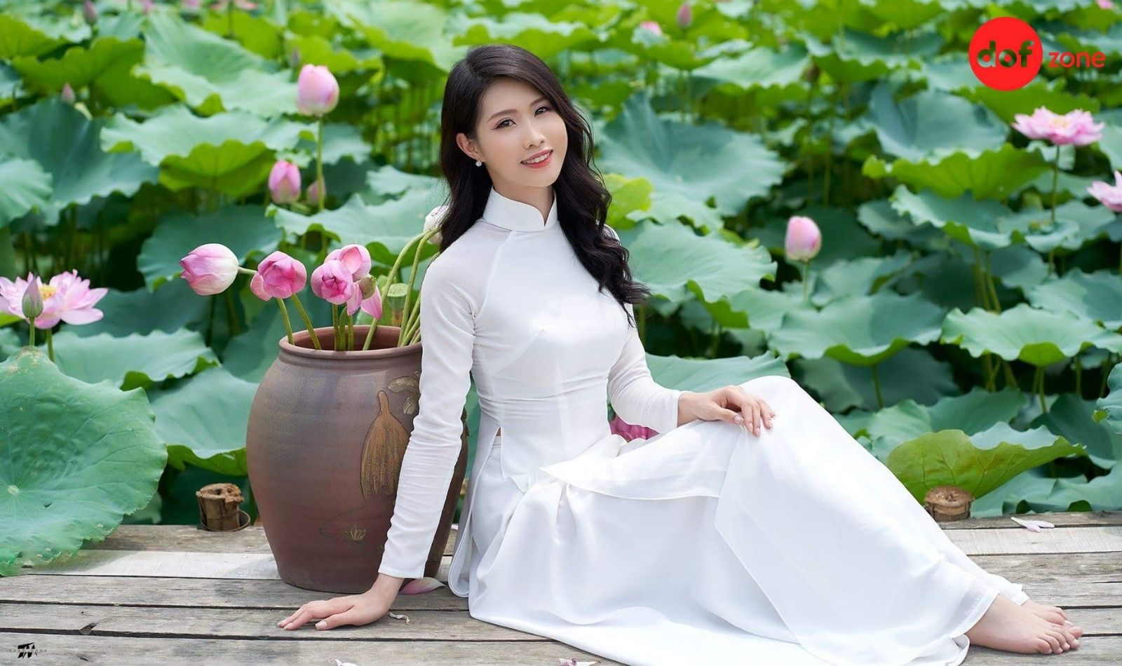 12-cach-tao-dang-chup-anh-ao-dai-tet-2026-xinh-xan-cho-chi-em-11.jpg