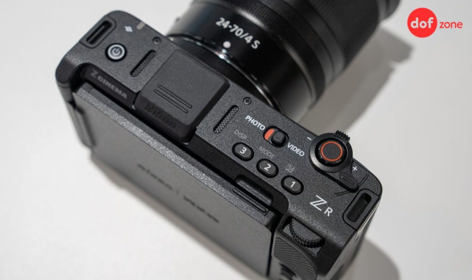 Danh-gia-Nikon-ZR-May-quay-nho-gon-linh-hoat-tien-loi_danh-gia-nikon-zr-3.jpg