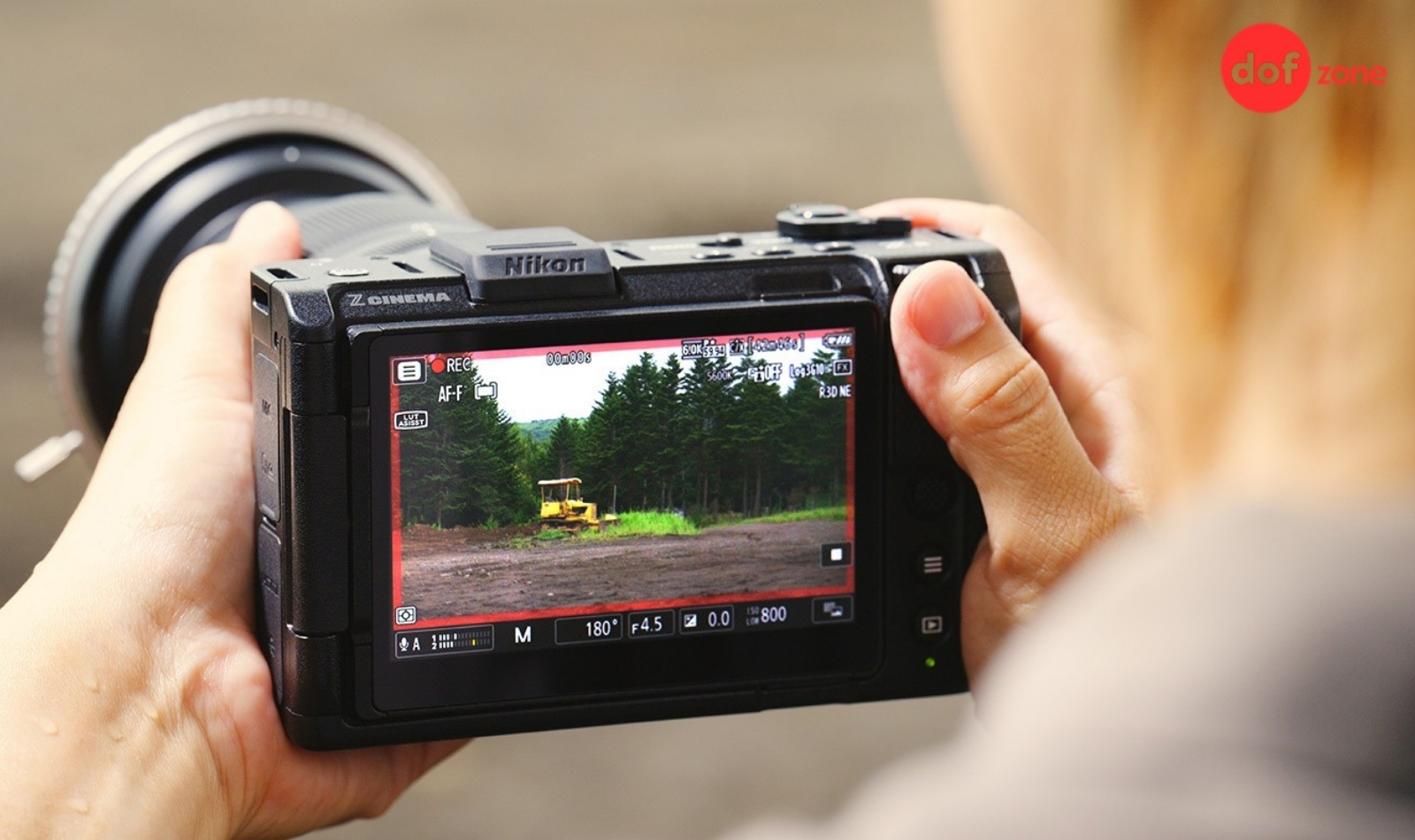 Danh-gia-Nikon-ZR-May-quay-nho-gon-linh-hoat-tien-loi_danh-gia-nikon-zr-5.jpg