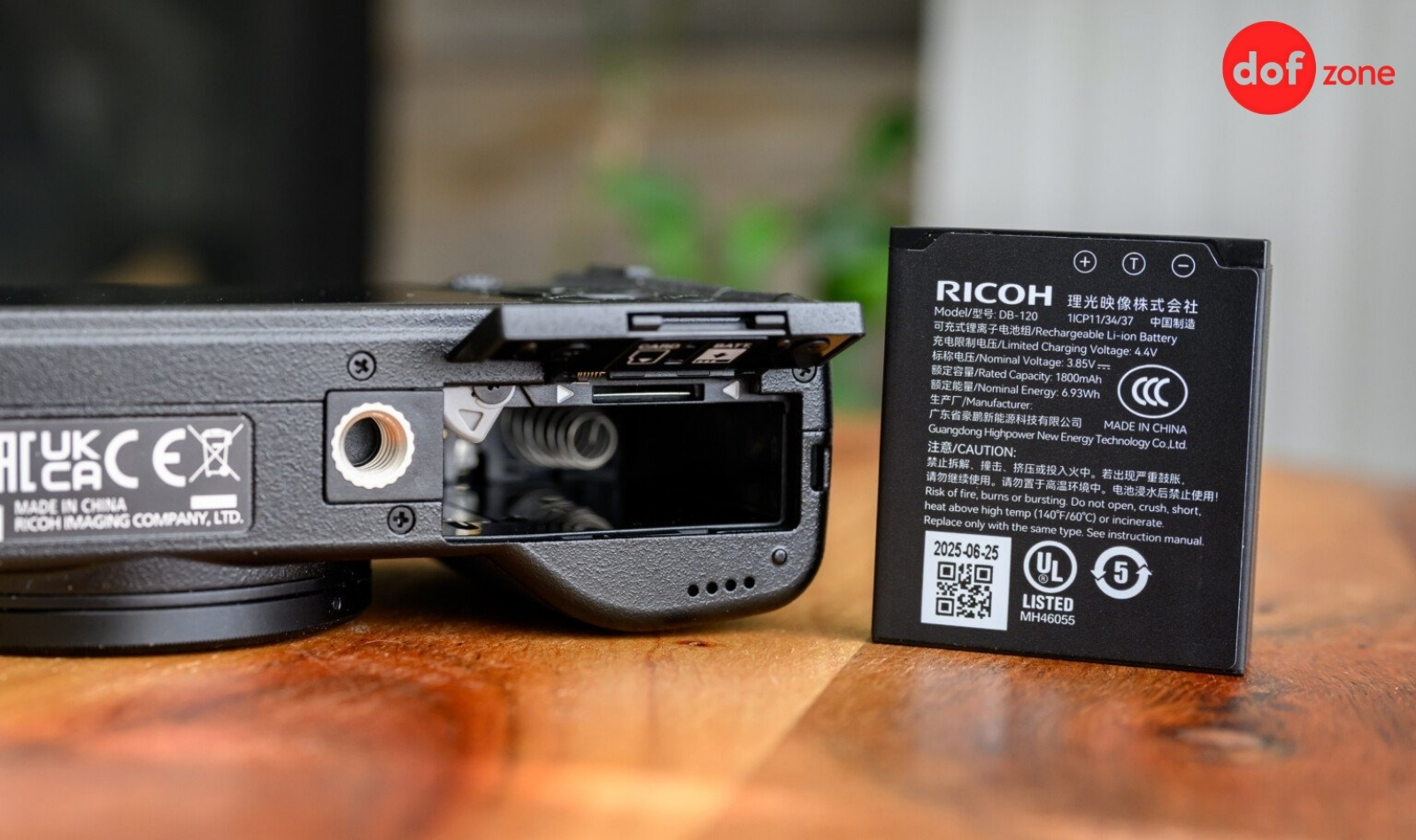 Review-Ricoh-GR4-May-anh-gon-nhe-toi-uu-cho-viec-di-chuyen_review-ricoh-gr4-3.jpg