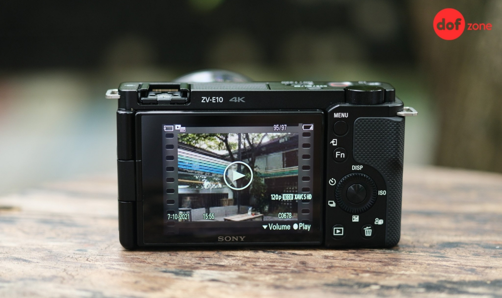 Review-Sony-ZV-E10-Lua-chon-hang-dau-cho-cac-vlogger_review-sony-zv-e10-8-1.jpg