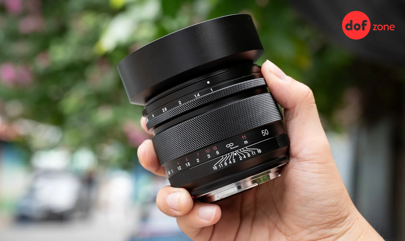 Camera focus hoạt động bằng cách đo khoảng cách và tinh chỉnh thấu kính