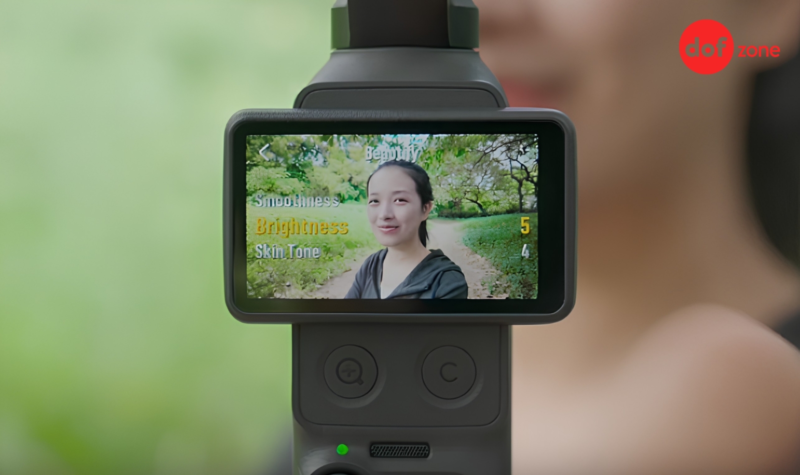 Chế độ làm đẹp giúp tinh chỉnh khuôn mặt ngay trên Pocket 4