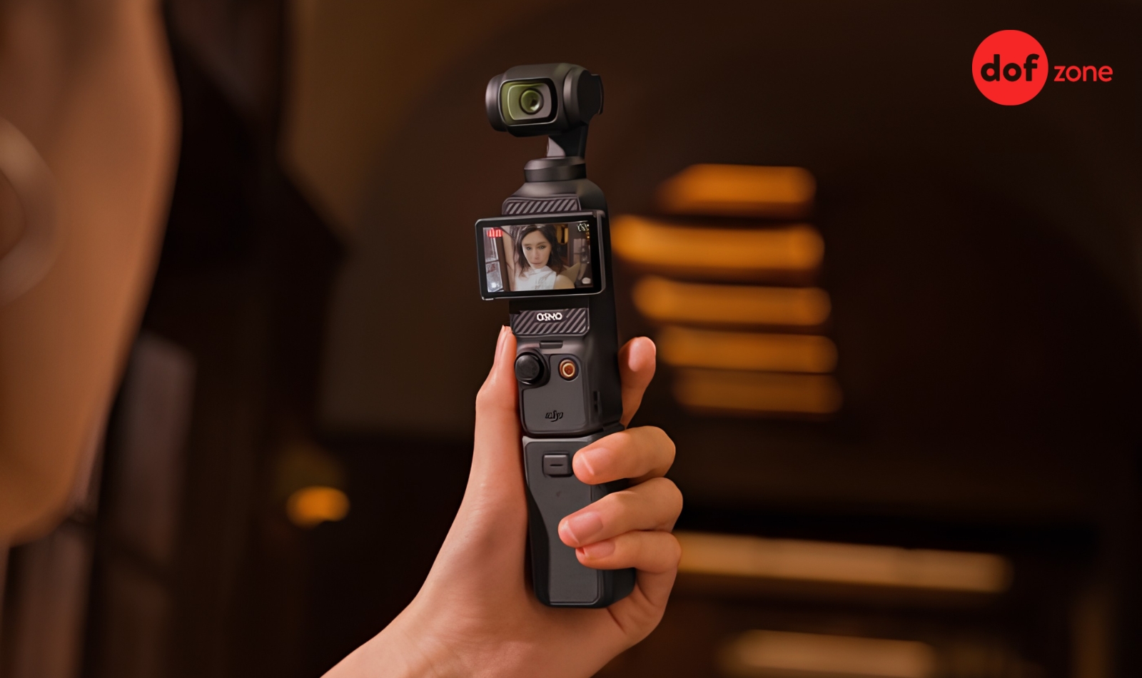 Có thể chọn mua Battery Handle tùy vào nhu cầu sử dụng