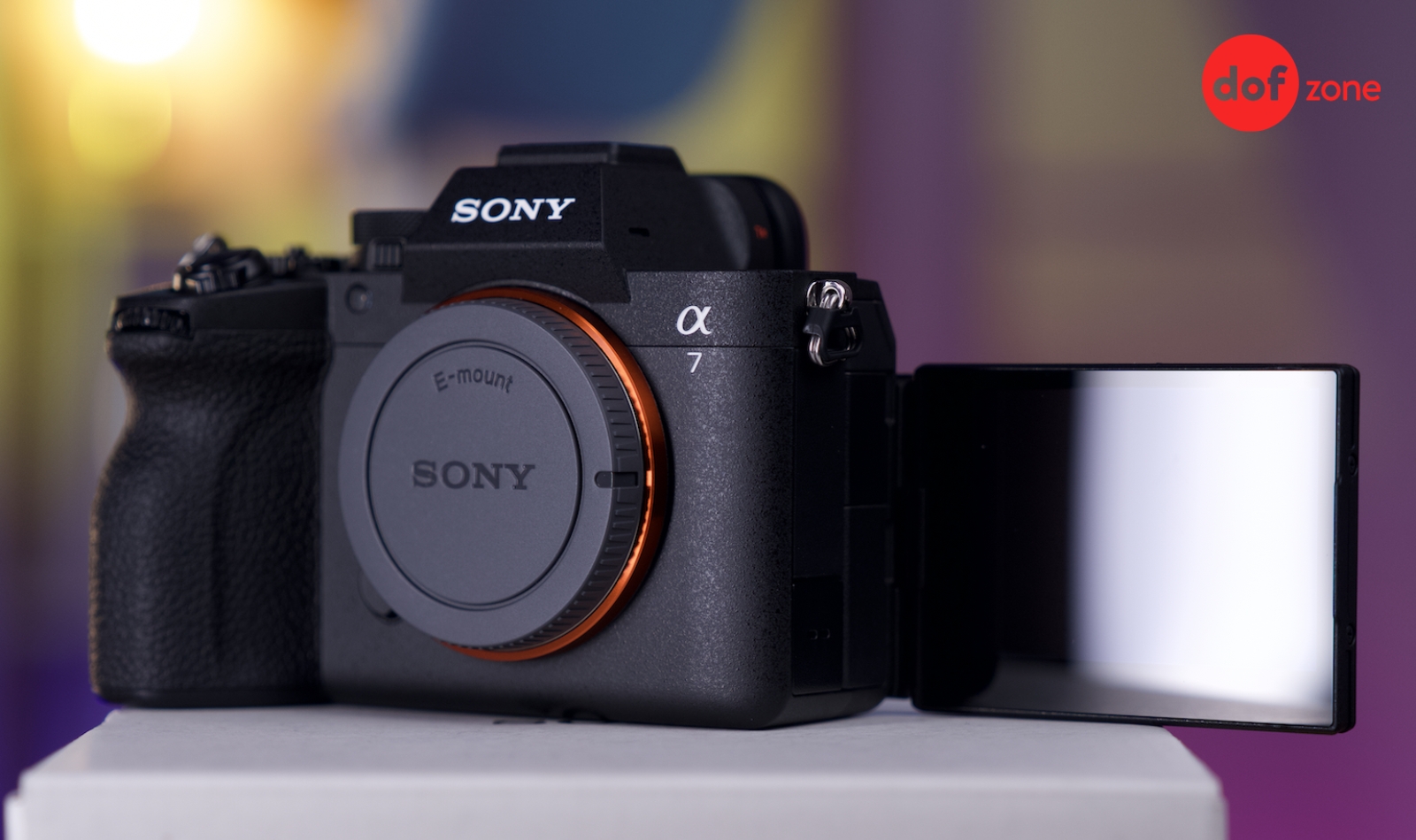 Sony A7M5 có thiết kế nhỏ gọn và cùng màn hình lật hiện đại