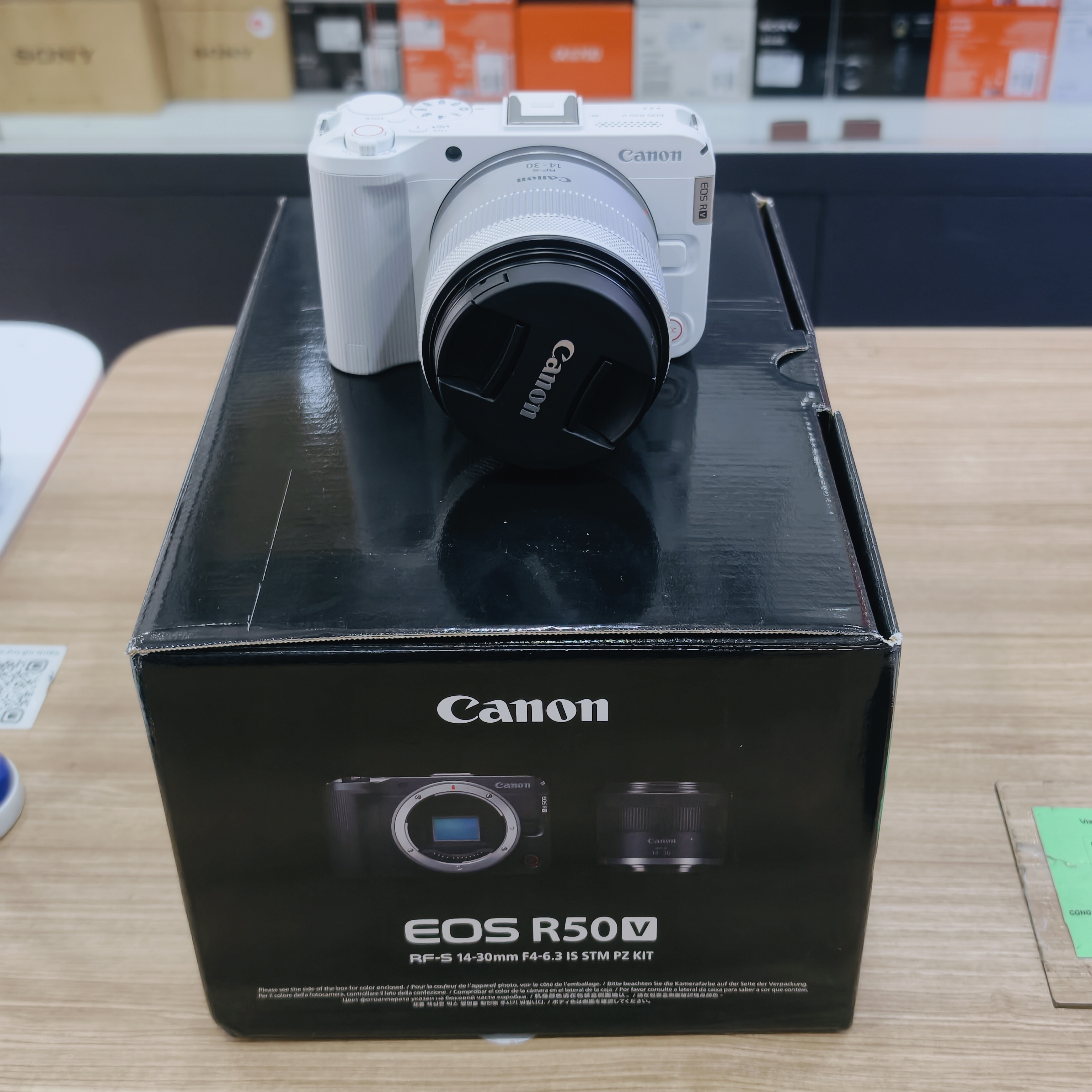 Canon EOS R50V body trắng và len kit Canon RF-S 14-30mm F4-6.3 IS STM PZ Bạc cũ Mã SP 0008 5290