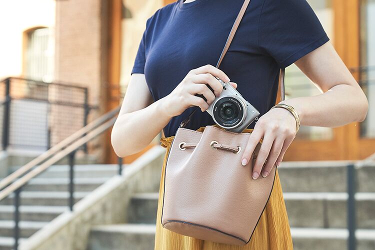 Máy Ảnh Sony Alpha A6100 Kit 16-50mm (Bạc) - Hàng Chính Hãng