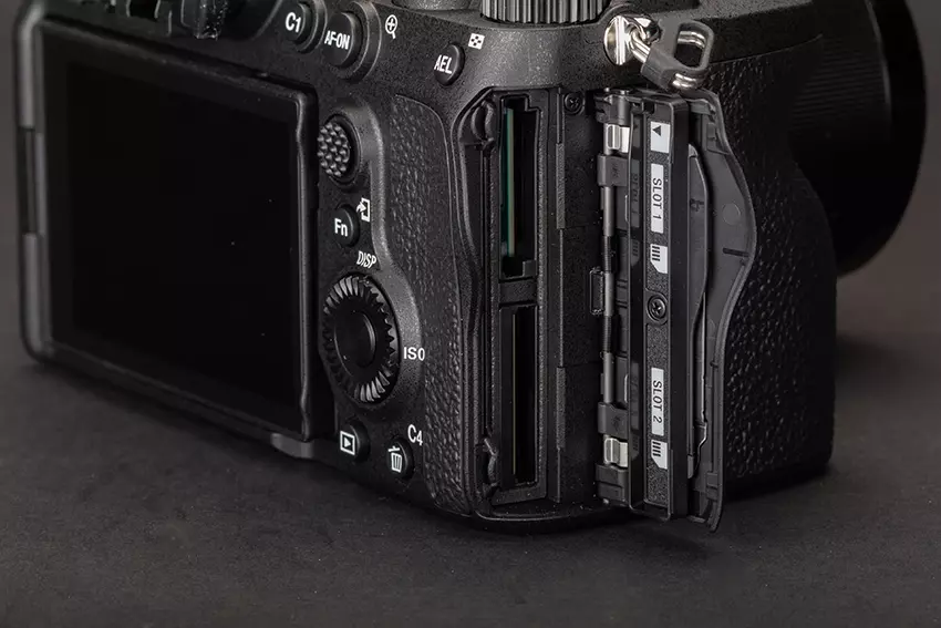 Sony Alpha A7 IV 13