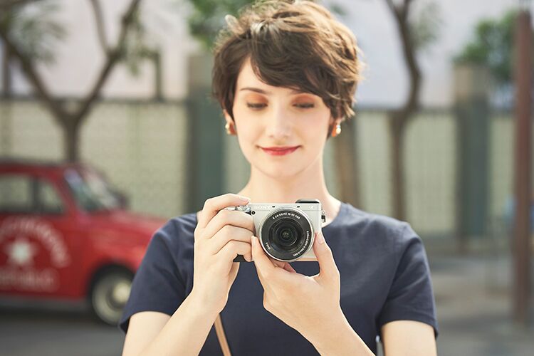 Máy Ảnh Sony Alpha A6100 Kit 16-50mm (Bạc) - Hàng Chính Hãng Máy Ảnh Sony Alpha A6100 Kit 16-50mm (Bạc) - Hàng Chính Hãng