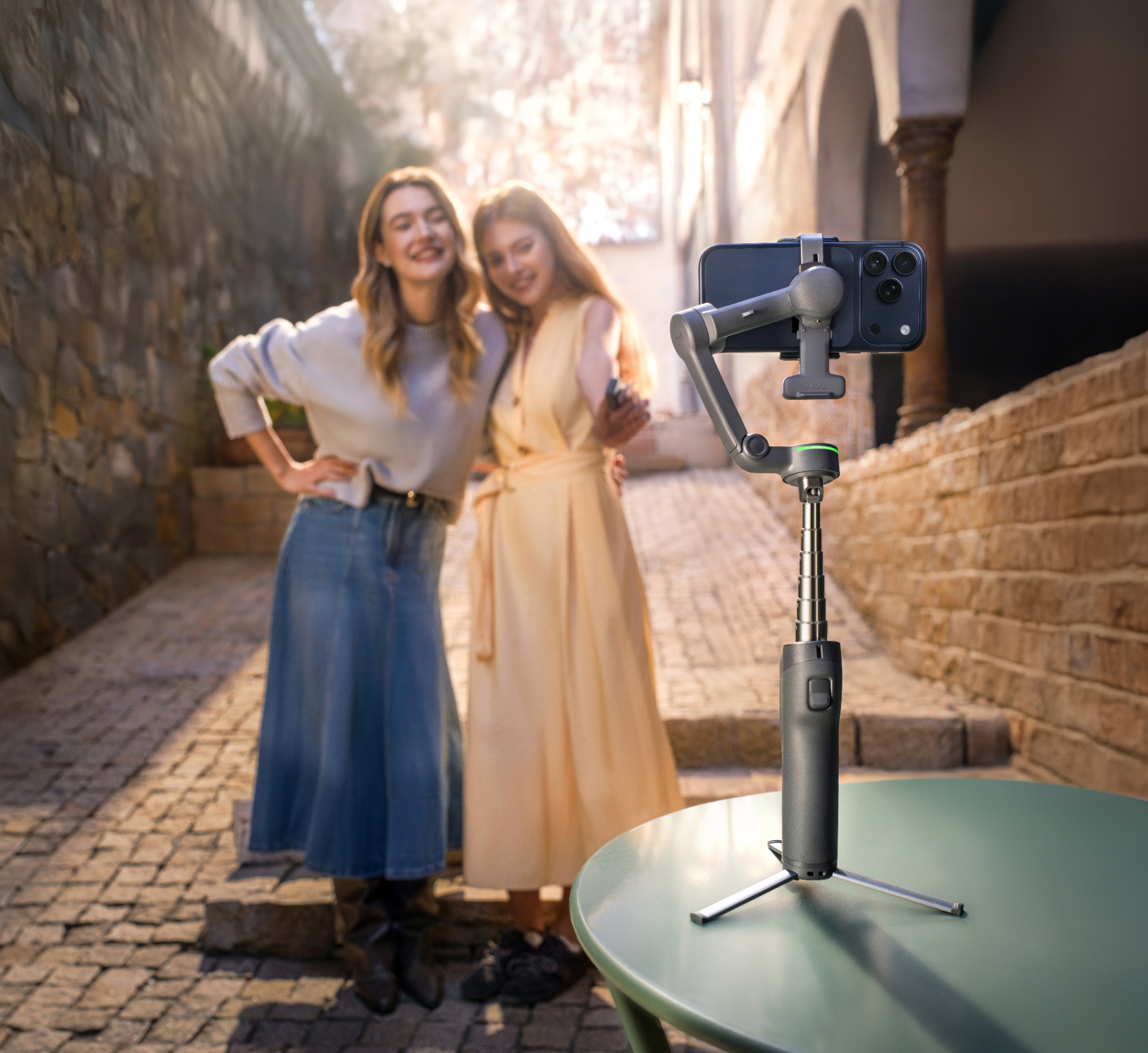 Gimbal-DJI-Osmo-Mobile-8P-Chinh-Hang-16.jpg?v=1778294037