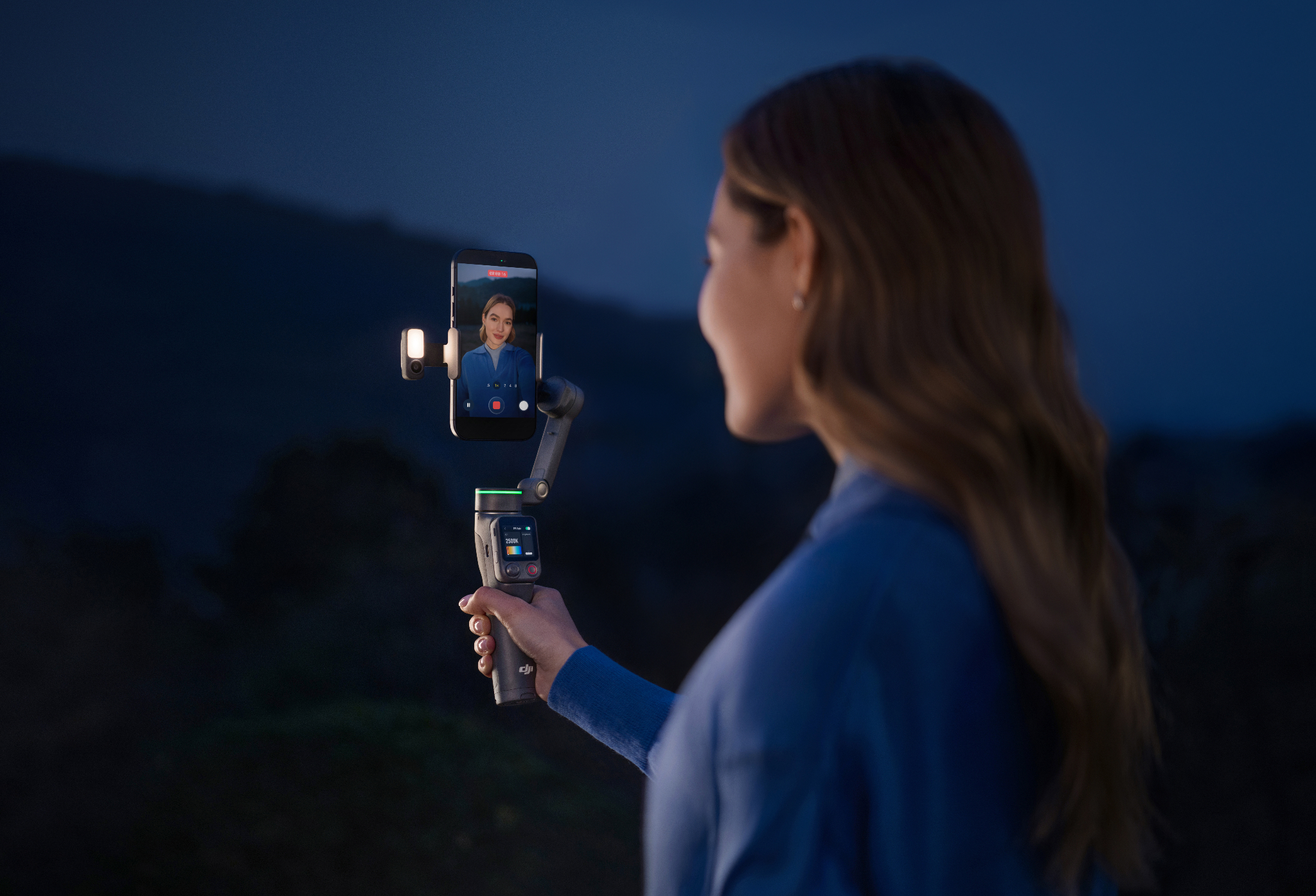 Gimbal-DJI-Osmo-Mobile-8P-Chinh-Hang-22.jpg?v=1778294076