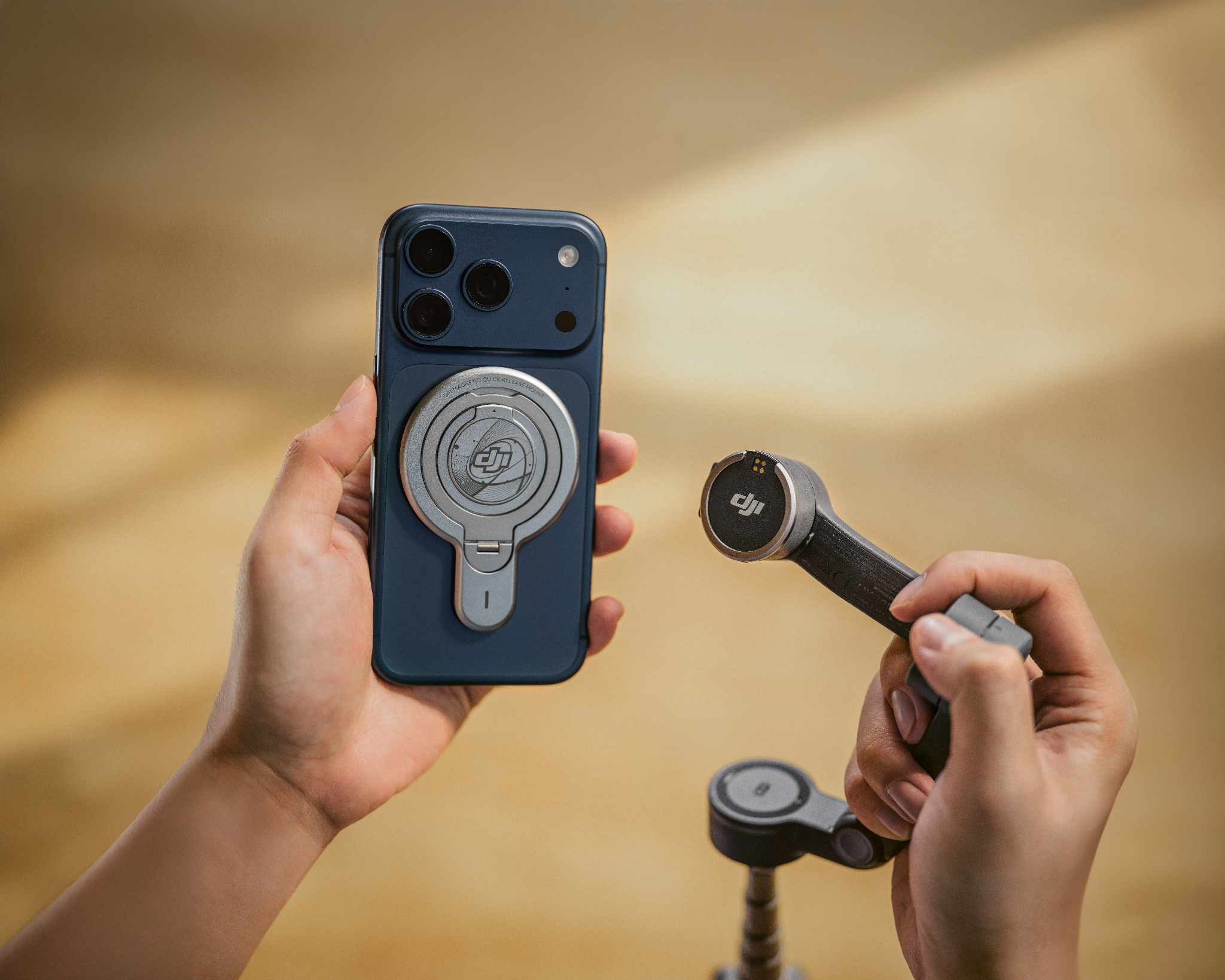Gimbal-DJI-Osmo-Mobile-8P-Chinh-Hang-24.jpg?v=1778294088