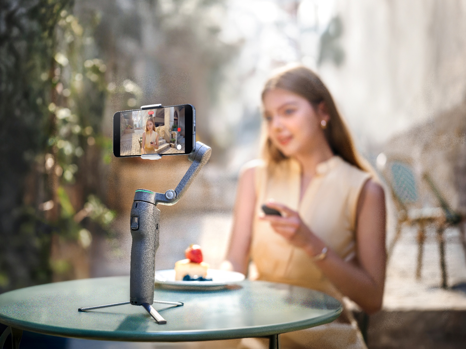 Gimbal-DJI-Osmo-Mobile-8P-Chinh-Hang-28.jpg?v=1778294109