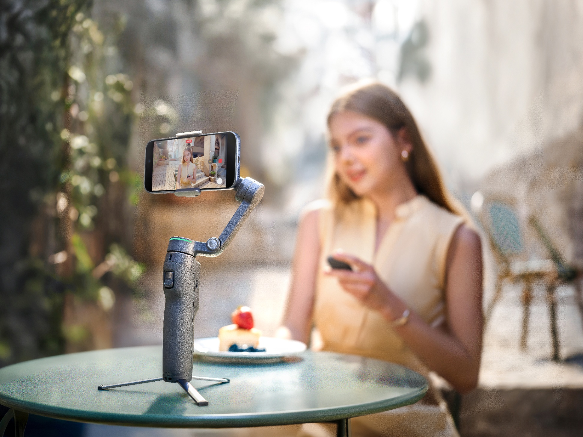 Gimbal-DJI-Osmo-Mobile-8P-Chinh-Hang-29.jpg?v=1778294115