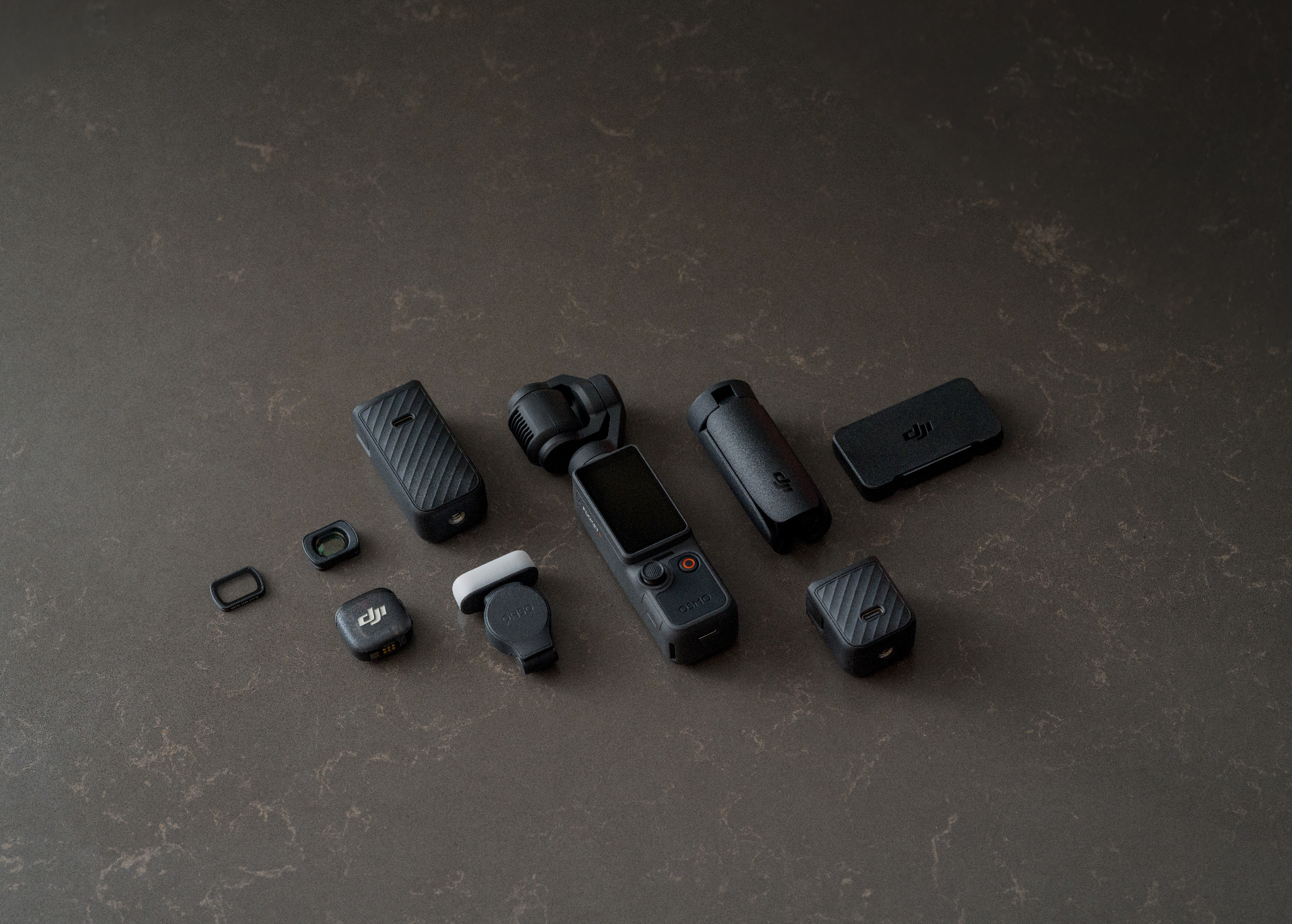 May-quay-cam-tay-DJI-Osmo-Pocket-4-Chinh-Hang-3.jpg?v=1776406730