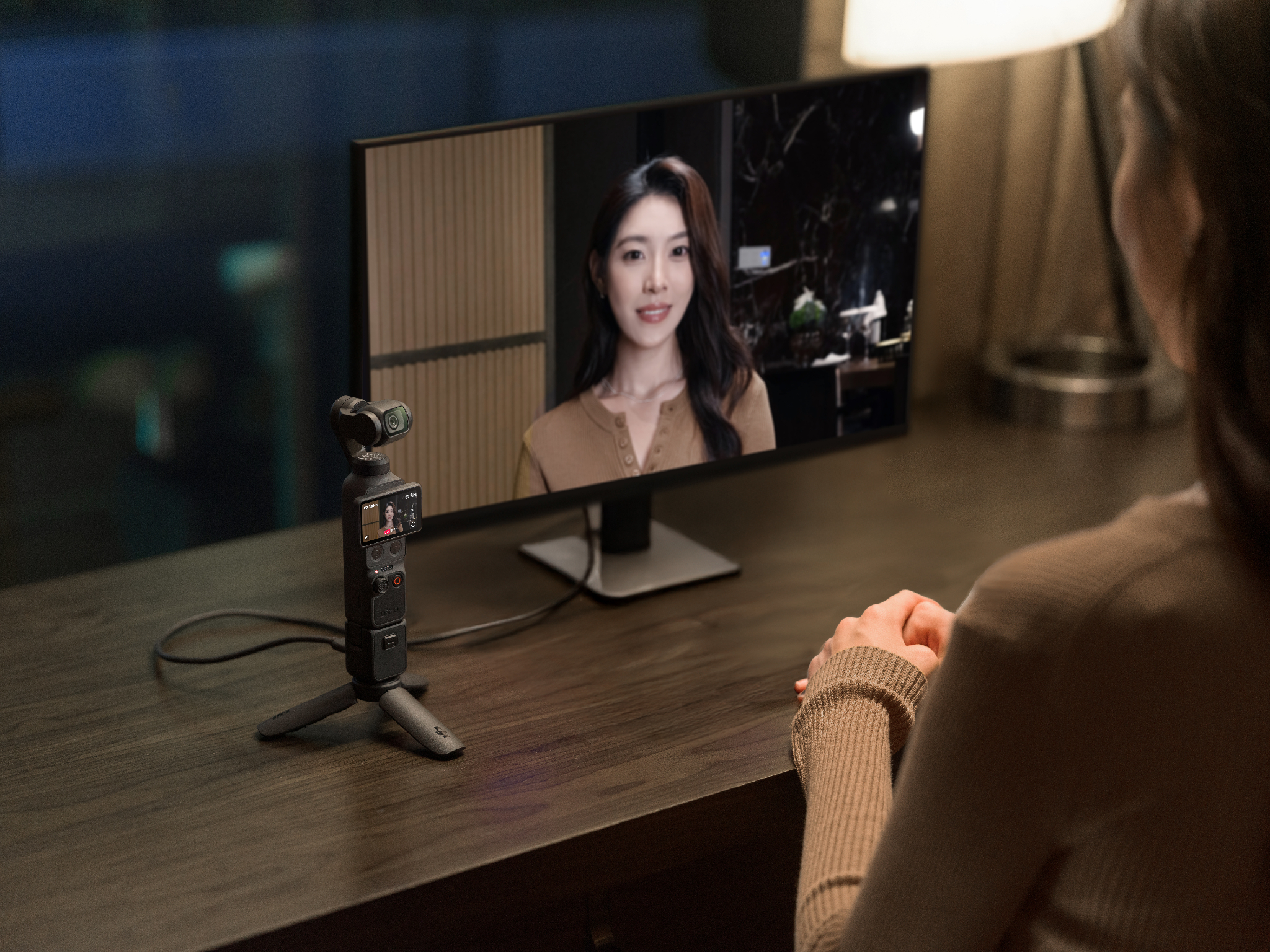 May-quay-cam-tay-DJI-Osmo-Pocket-4-Chinh-Hang-6.jpg?v=1776406793