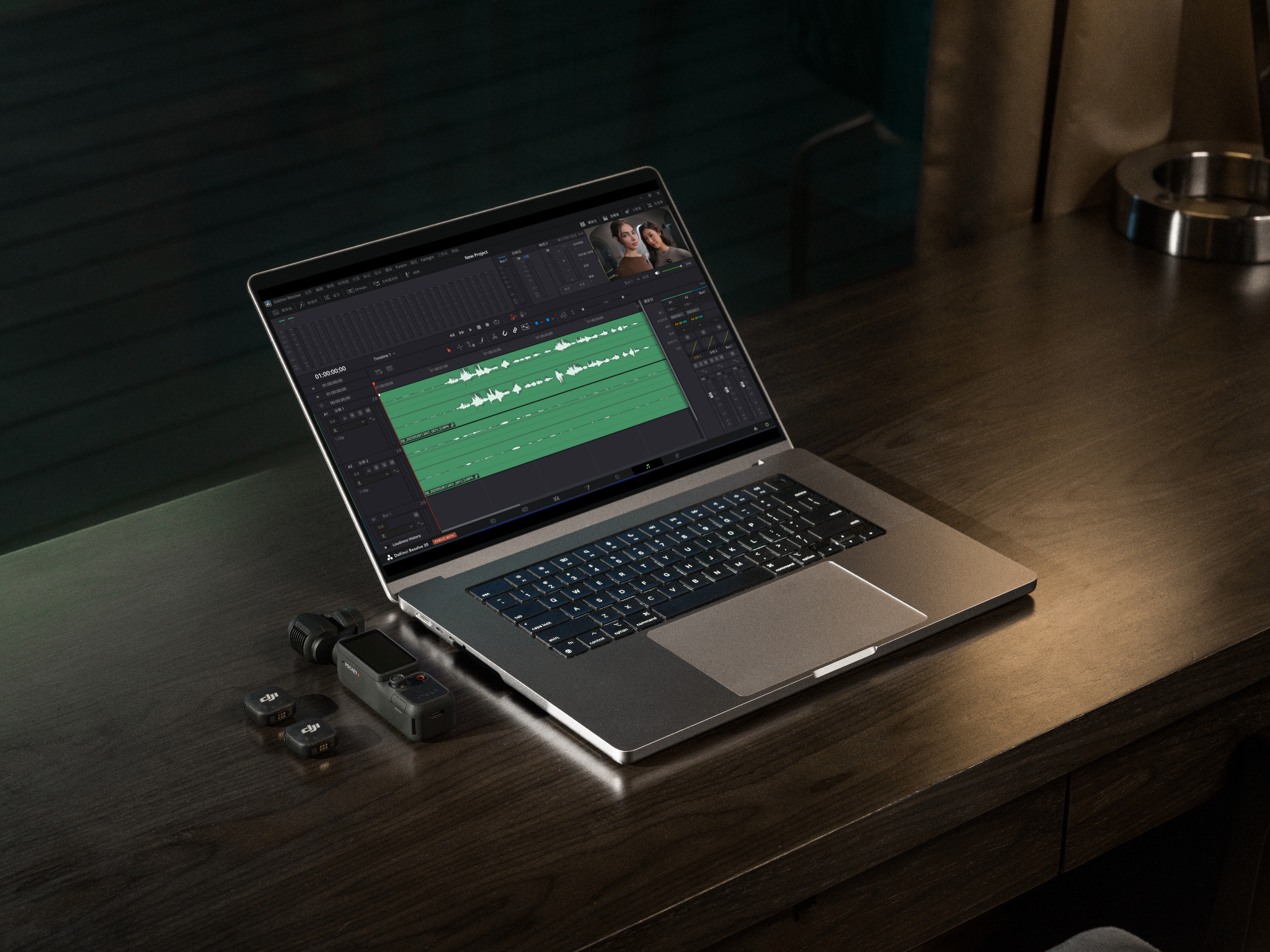 May-quay-cam-tay-DJI-Osmo-Pocket-4-Chinh-Hang-9.jpg?v=1776406874