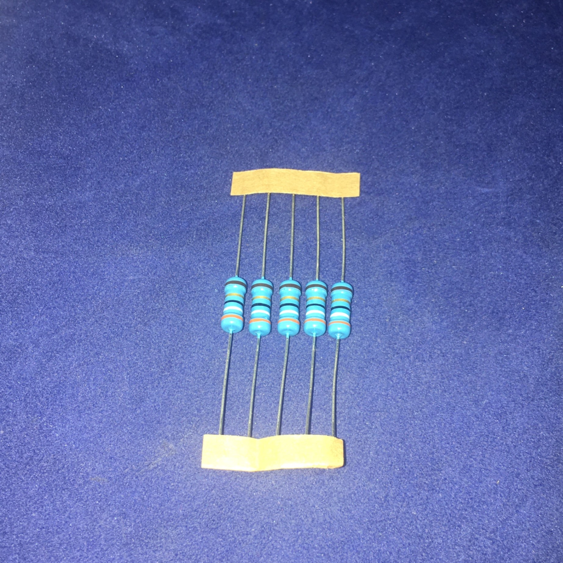 Điện trở 39R 1W 5 vạch sai số 1%