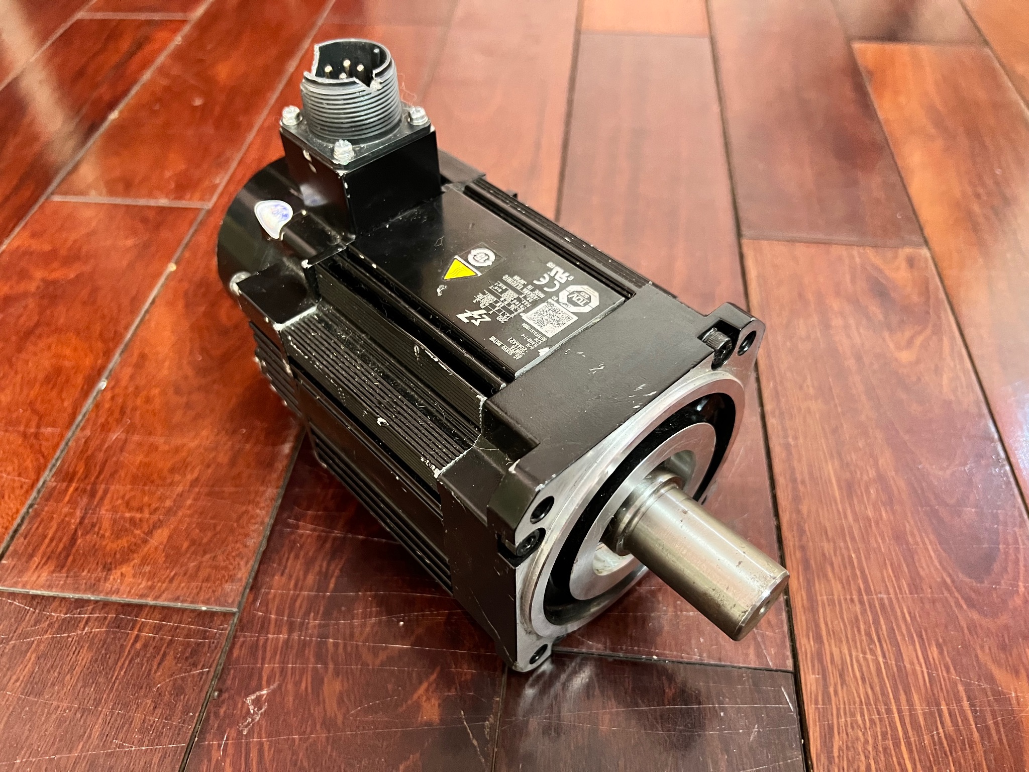 SGM7A-20A6A21 AC SERVO MOTOR 2kW YASKAWA (HTM)
