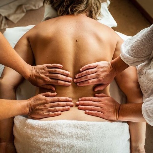 Massage 4 tay là gì? Nên đi massage 4 tay ở đâu chất lượng?