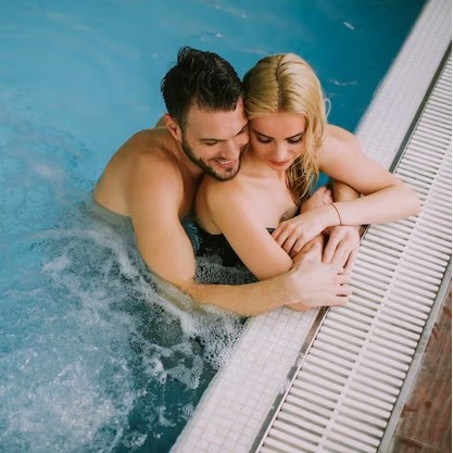 Massage pool là gì? Massage phòng pool giá bao nhiêu?