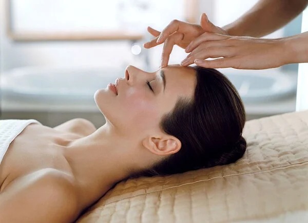 Massage huyệt đạo là phương pháp trị liệu y học cổ truyền