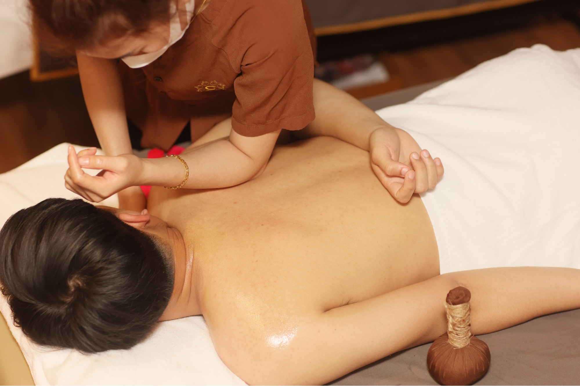 OASIS MASSAGE (MASSAGE NURU)
