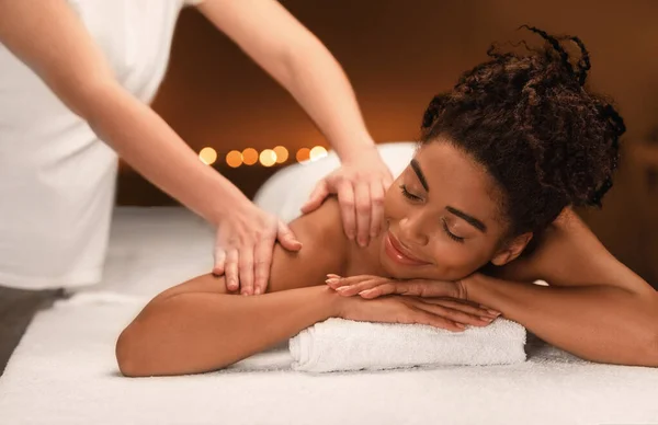 Dat-lich-massage-nuru-Duong-Dinh-Nghe-nhan-ngay-uu-dai-giam-30--3.png
