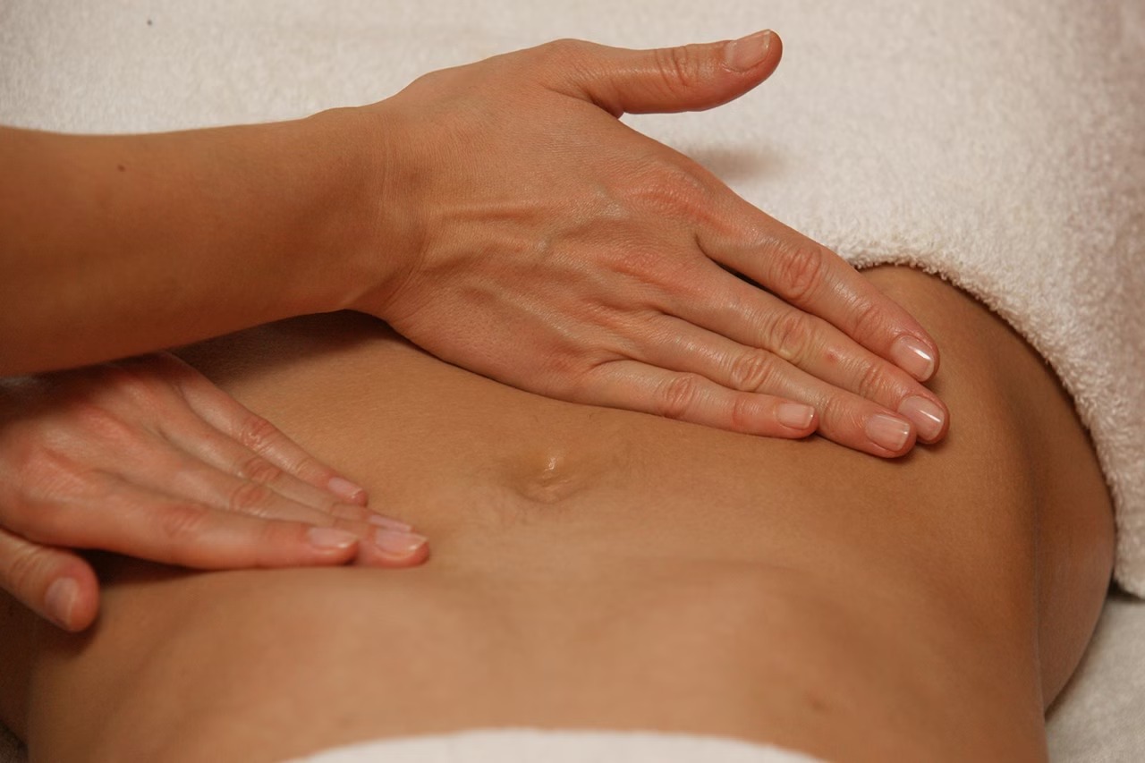 Massage theo chiều kim đồng hồ