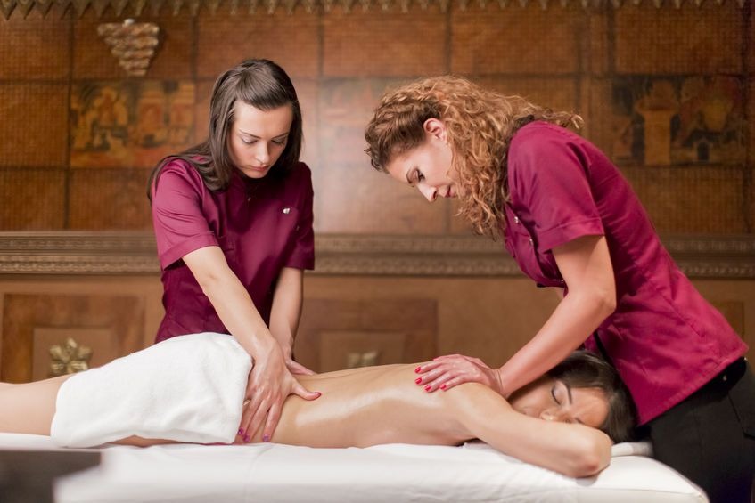 Quy trình thực hiện massage 4 tay chuẩn chuyên nghiệp