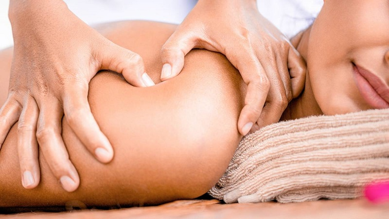 Massage bấm huyệt là gì?