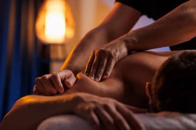 Massage không che là gì?