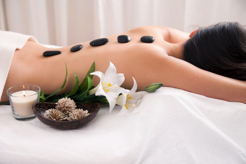 Massage đá nóng thư giãn chuyên sâu