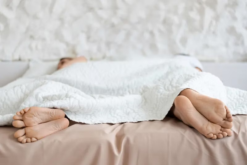 Tại sao khi quan hệ xong lại buồn ngủ?