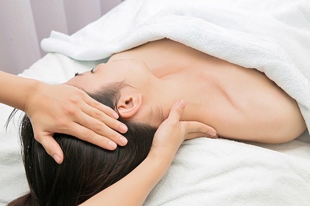 Massage đầu kết hợp cổ vai gáy