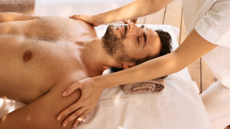 Massage đầu kết hợp chăm sóc toàn thân