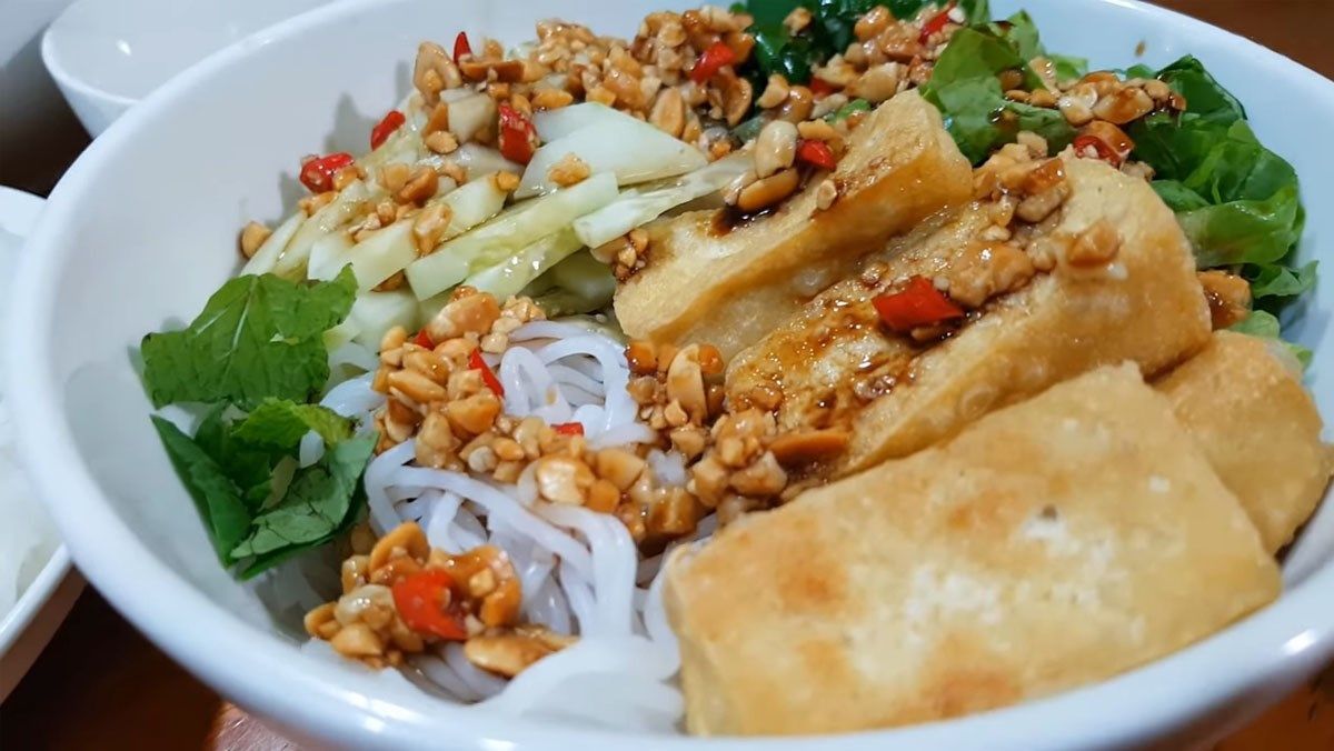 Bún tàu hủ nước tương - món bún chay đơn giản