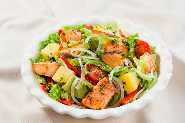 Salad cá hồi sống - salad ăn kiêng giảm cân dáng đẹp