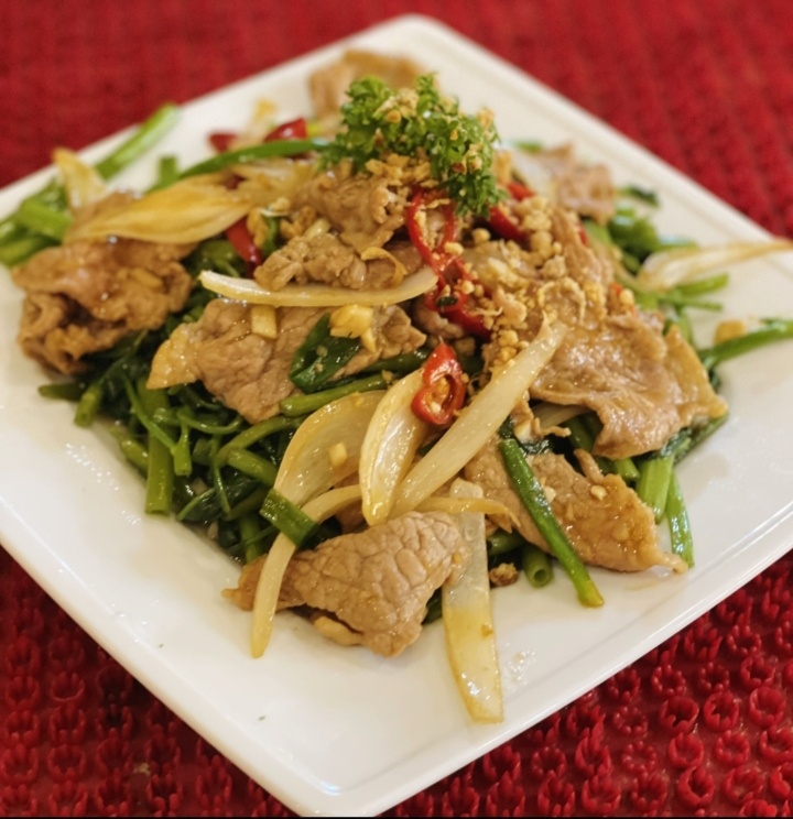 Bò Xào Rau Muống