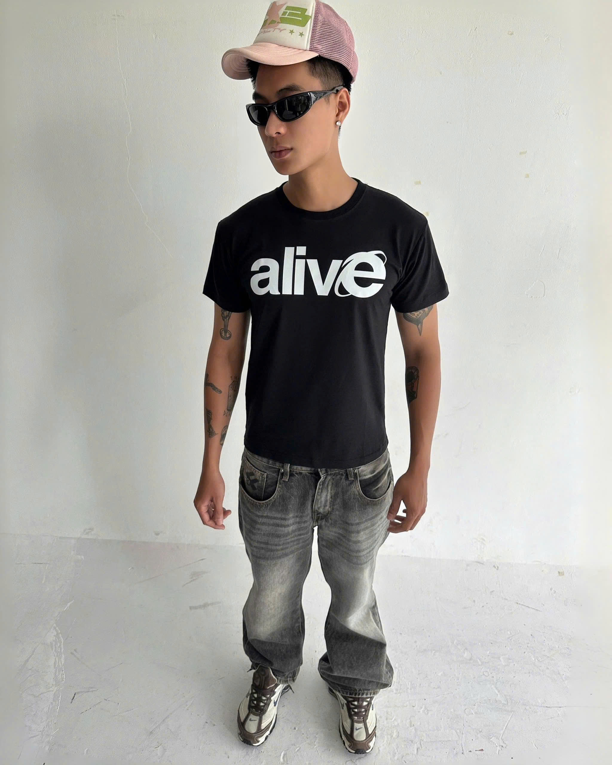 WHDC ALIVE FITTED TEE BLACK