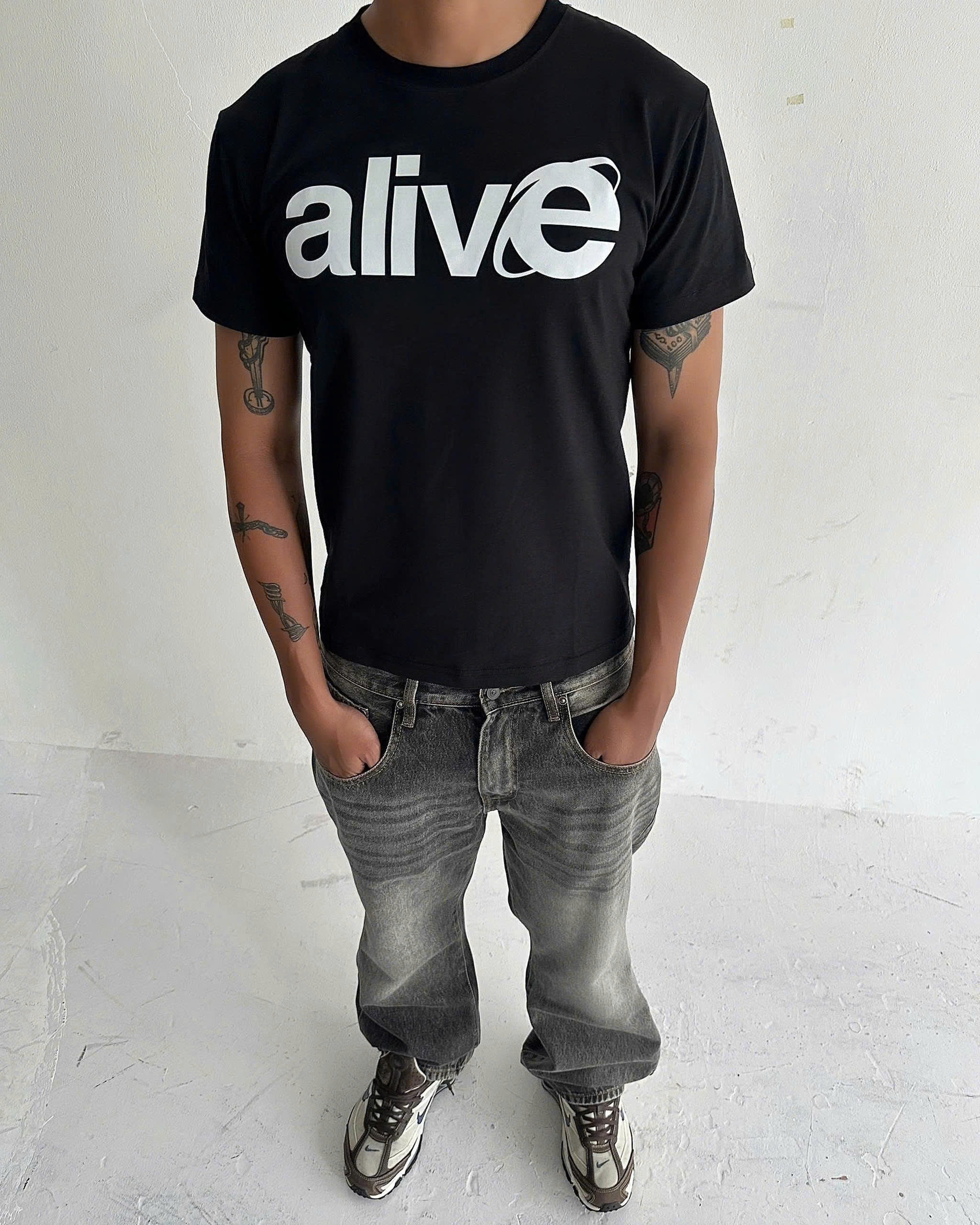 WHDC ALIVE FITTED TEE BLACK