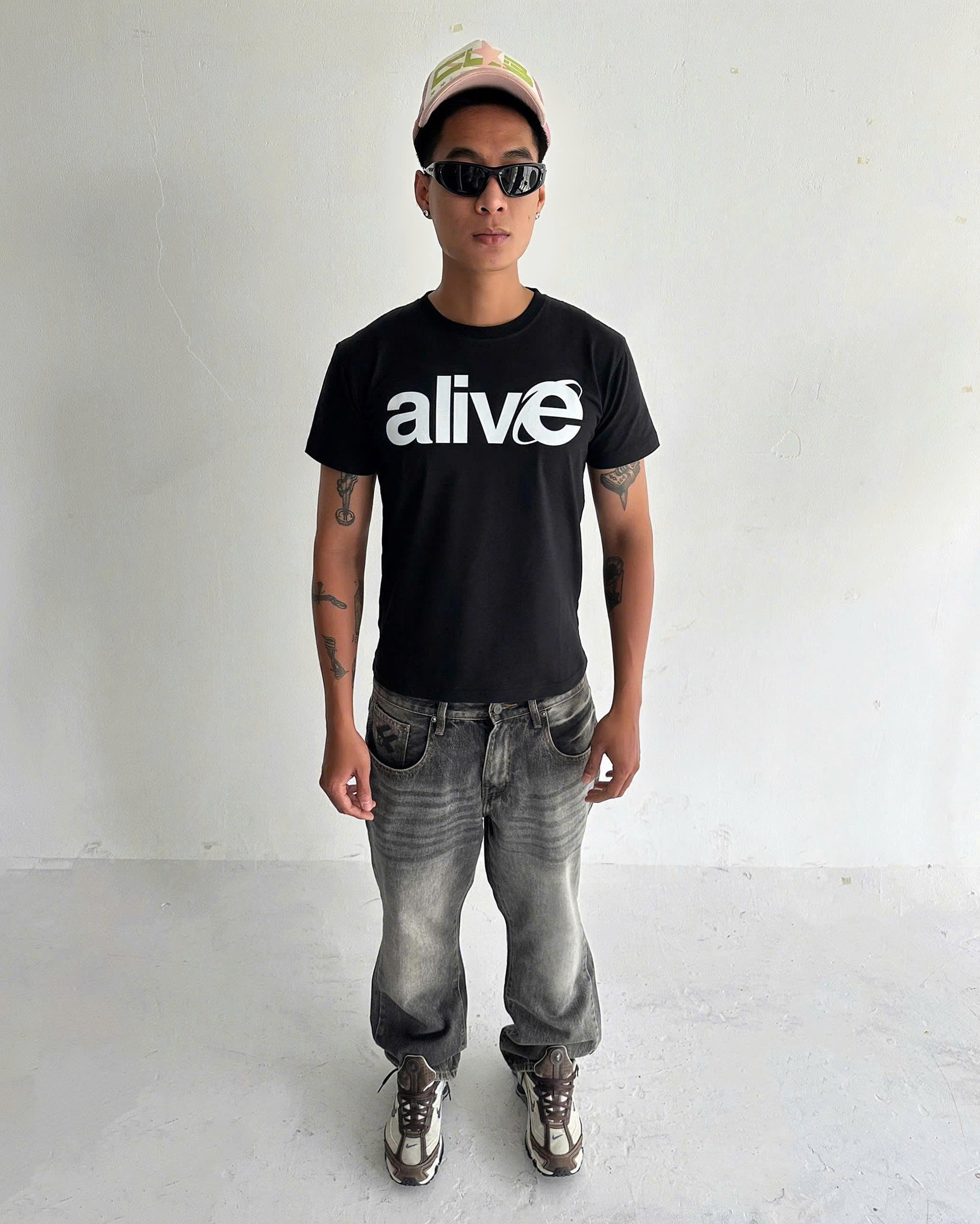 WHDC ALIVE FITTED TEE BLACK