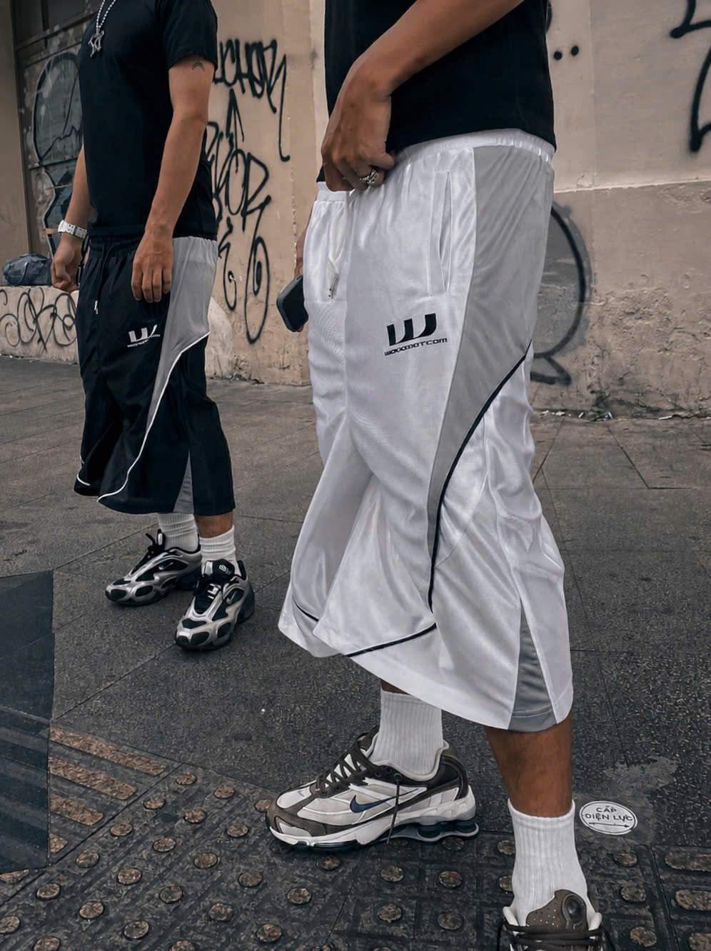WHDC BAGGY BASKETBALL SHORTS IN WHITE